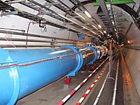 Tunel Wielkiego Zderzacza Hadronów (LHC - Large Hadron Collider).