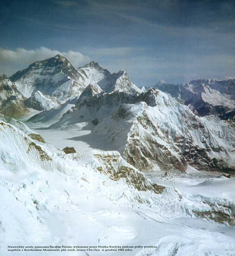 Niezwykej urody panorama Everestu i Lhotse wykonana ze stokw Cho Oyu - fot. Wojtek Kurtyka